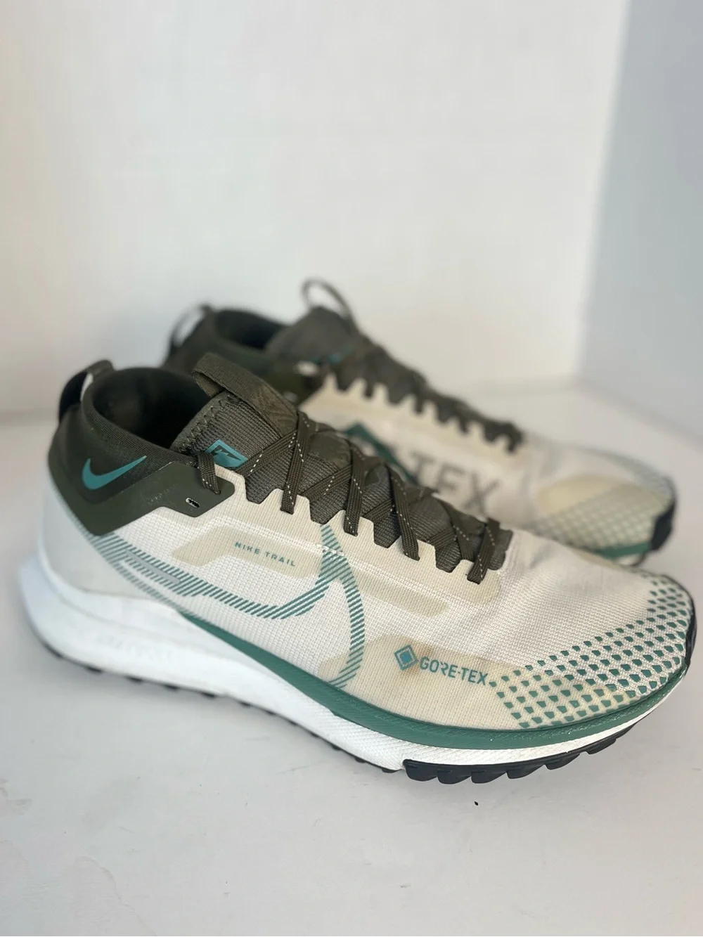 Nike Trail Shoes Men 10.5 Pegasus Trail 4 Gore-Tex Running Waterproof Bone Green